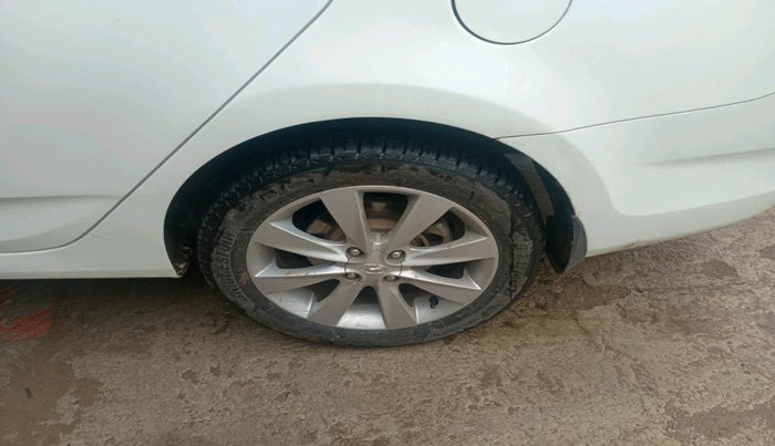 2015 Hyundai Verna FLUIDIC 1.6 CRDI SX, Diesel, Manual, 2,05,015 km, tyre