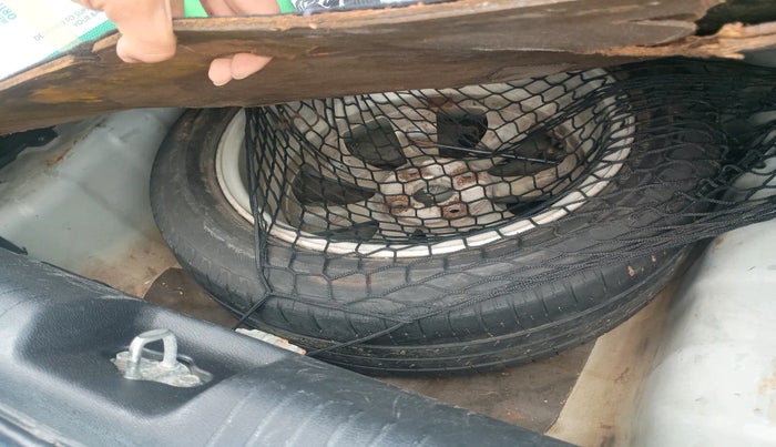 2015 Hyundai Verna FLUIDIC 1.6 CRDI SX, Diesel, Manual, 2,05,015 km, tyre