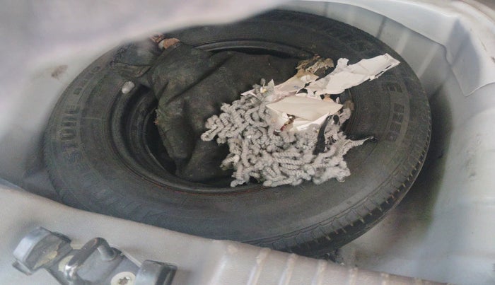 2013 Hyundai i10 SPORTZ 1.2, Petrol, Manual, 7,50,658 km, tyre