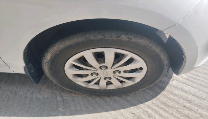 2013 Hyundai i10 SPORTZ 1.2, Petrol, Manual, 7,50,658 km, tyre