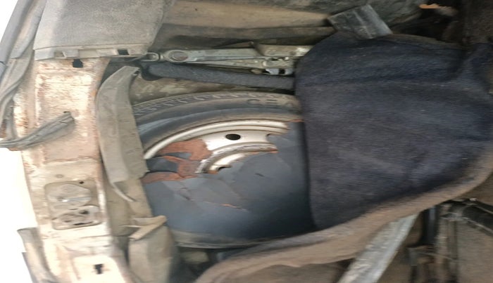 2012 Maruti Wagon R 1.0 LXI, Petrol, Manual, 79,774 km, tyre