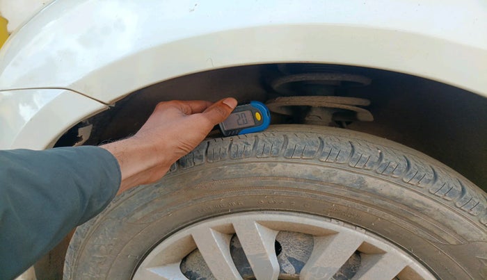 2010 Maruti Swift Dzire ZXI 1.3, Petrol, Manual, 93,902 km, tyre