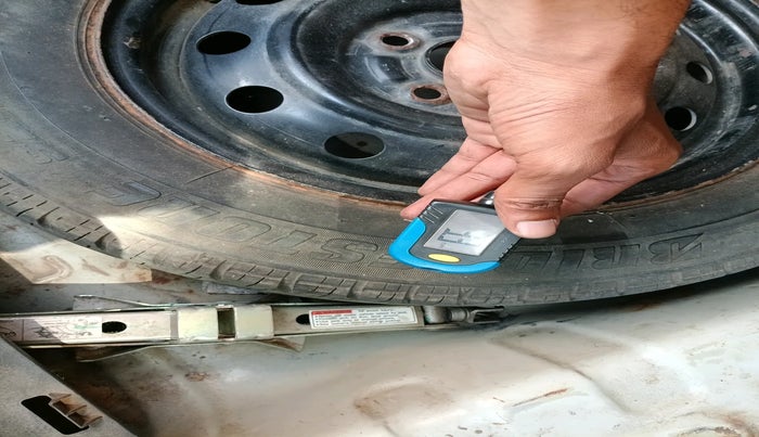 2010 Maruti Swift Dzire ZXI 1.3, Petrol, Manual, 93,902 km, tyre