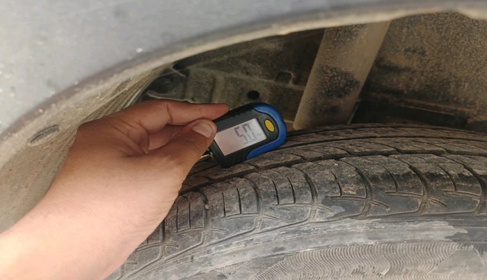 2017 Mahindra KUV 100 NXT K8 P 6 STR, Petrol, Manual, 35,582 km, tyre