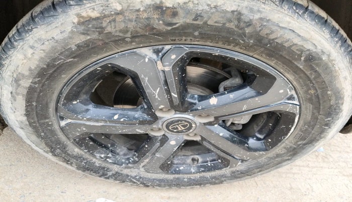 2022 Tata NEXON XZA PLUS (PREMIUM) KAZIRANGA DIESEL, Diesel, Automatic, 92,817 km, tyre