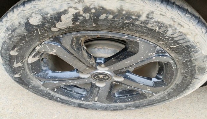 2022 Tata NEXON XZA PLUS (PREMIUM) KAZIRANGA DIESEL, Diesel, Automatic, 92,817 km, tyre