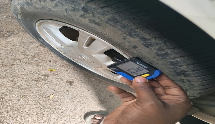 2010 Hyundai i20 SPORTZ 1.2, Petrol, Manual, 1,02,796 km, tyre