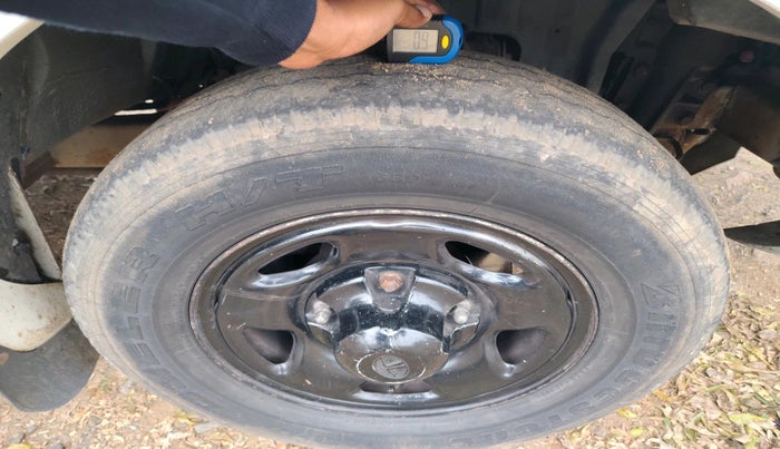 2013 Tata Safari 4X2 EX DICOR, Diesel, Manual, 1,66,099 km, tyre