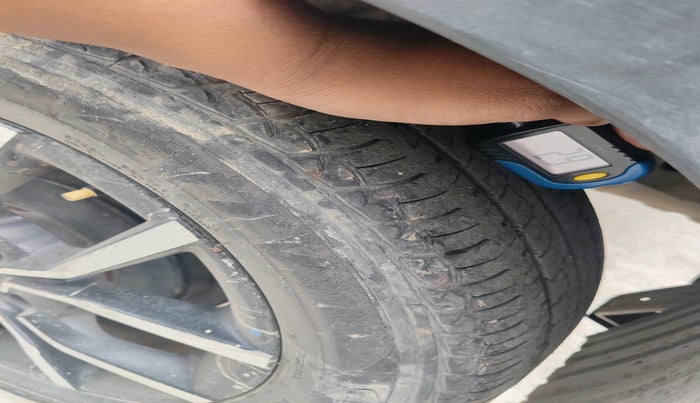 2018 Mahindra KUV 100 NXT K8 P 6 STR, Petrol, Manual, 94,644 km, tyre