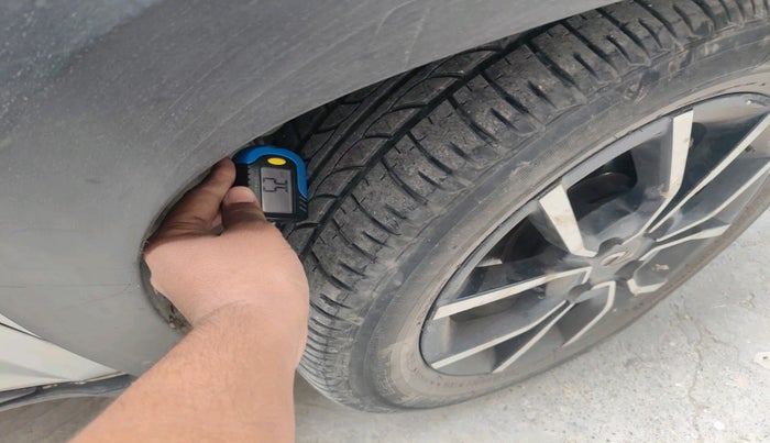 2018 Mahindra KUV 100 NXT K8 P 6 STR, Petrol, Manual, 94,644 km, tyre