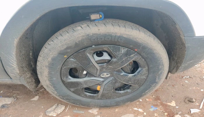 2022 Tata PUNCH ADVENTURE MT, Petrol, Manual, 30,799 km, tyre