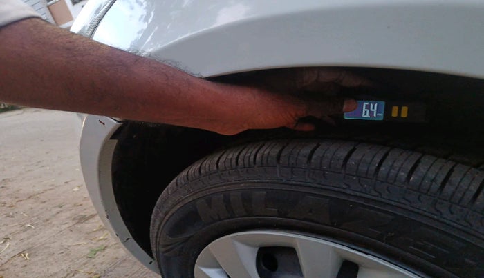 2013 Maruti Swift VXI, Petrol, Manual, 96,123 km, tyre