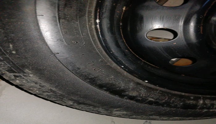 2013 Maruti Swift VXI, Petrol, Manual, 96,123 km, tyre