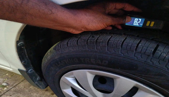 2013 Maruti Swift VXI, Petrol, Manual, 96,123 km, tyre