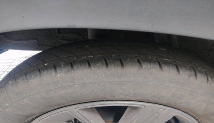 2021 Renault Kwid CLIMBER 1.0 AMT, Petrol, Automatic, 14,696 km, tyre