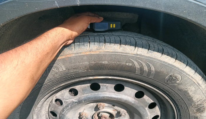 2016 Mahindra XUV500 W6, Diesel, Manual, 96,444 km, tyre