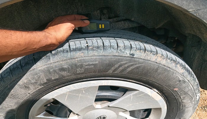 2016 Mahindra XUV500 W6, Diesel, Manual, 96,444 km, tyre