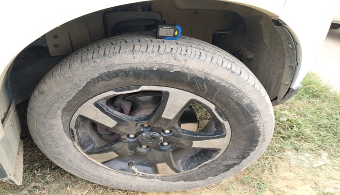 2017 Mahindra Scorpio S6 PLUS 1.99 INTELLI-HYBRID, Diesel, Manual, 1,46,318 km, tyre