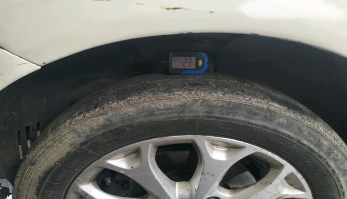 2013 Ford Figo TITANIUM 1.4 DIESEL, Diesel, Manual, 1,54,011 km, tyre