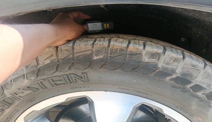 2022 Mahindra ALTURAS G4 2WD AT, Diesel, Automatic, 74,865 km, tyre