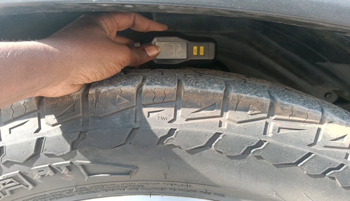 2022 Mahindra ALTURAS G4 2WD AT, Diesel, Automatic, 74,865 km, tyre