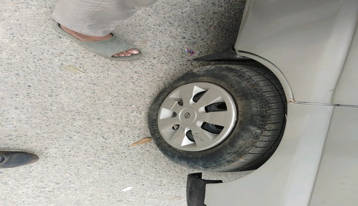 2011 Maruti Eeco 5 STR WITH A/C+HTR, Petrol, Manual, 3,00,000 km, tyre