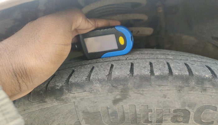 2013 Volkswagen Polo HIGHLINE DIESEL, Diesel, Manual, 1,70,569 km, tyre