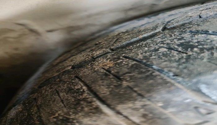 2013 Volkswagen Polo HIGHLINE DIESEL, Diesel, Manual, 1,70,569 km, tyre