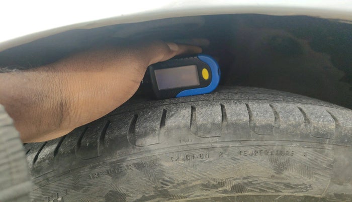 2013 Volkswagen Polo HIGHLINE DIESEL, Diesel, Manual, 1,70,569 km, tyre