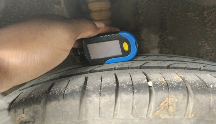 2013 Volkswagen Polo HIGHLINE DIESEL, Diesel, Manual, 1,70,569 km, tyre