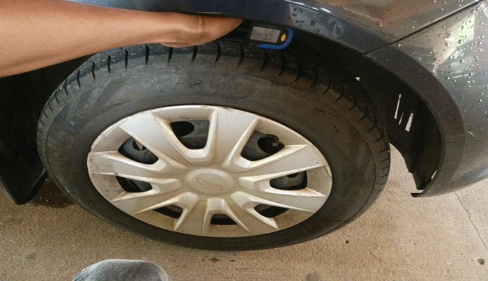 2012 Ford Figo ZXI 1.2 PETROL, Petrol, Manual, 81,136 km, tyre