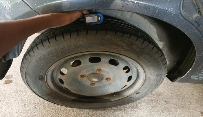 2012 Ford Figo ZXI 1.2 PETROL, Petrol, Manual, 81,136 km, tyre