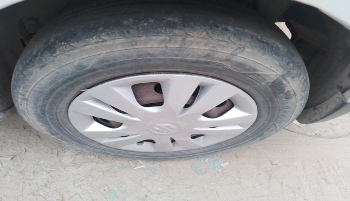 2013 Maruti Swift Dzire VXI, Petrol, Manual, 1,52,091 km, tyre