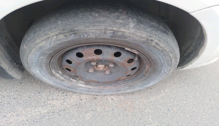 2013 Maruti Swift Dzire VXI, Petrol, Manual, 1,52,091 km, tyre