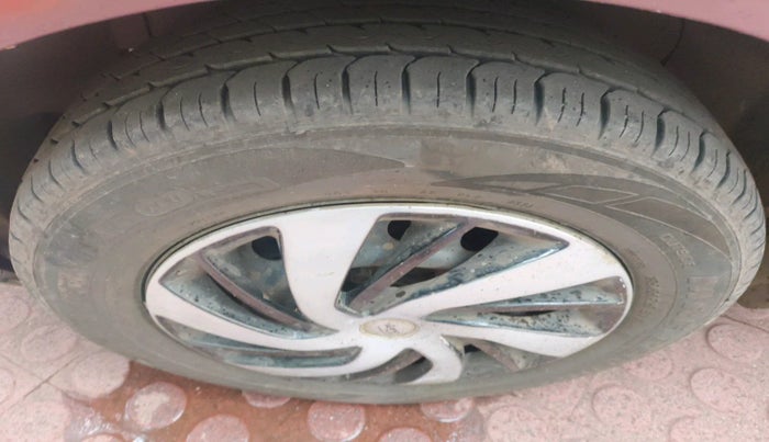 2010 Maruti SX4 VXI, Petrol, Manual, 2,10,391 km, tyre