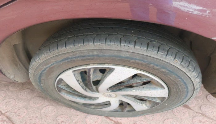 2010 Maruti SX4 VXI, Petrol, Manual, 2,10,391 km, tyre