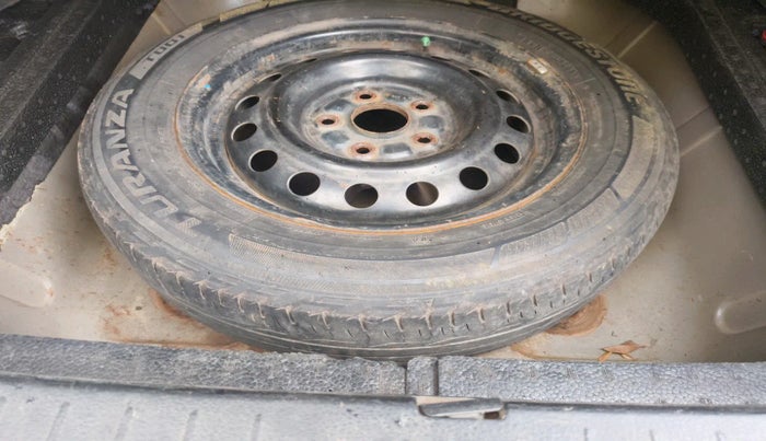 2010 Maruti SX4 VXI, Petrol, Manual, 2,10,391 km, tyre