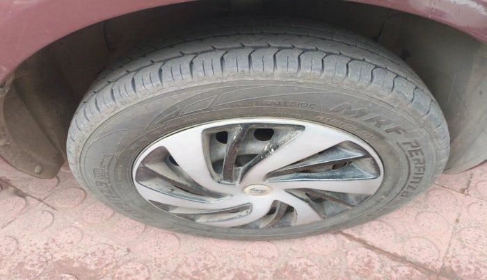 2010 Maruti SX4 VXI, Petrol, Manual, 2,10,391 km, tyre