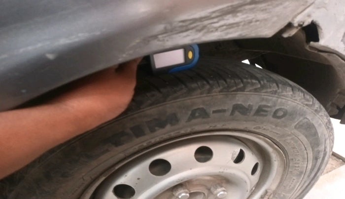 2010 Hyundai i10 ERA 1.1, Petrol, Manual, 1,68,940 km, tyre