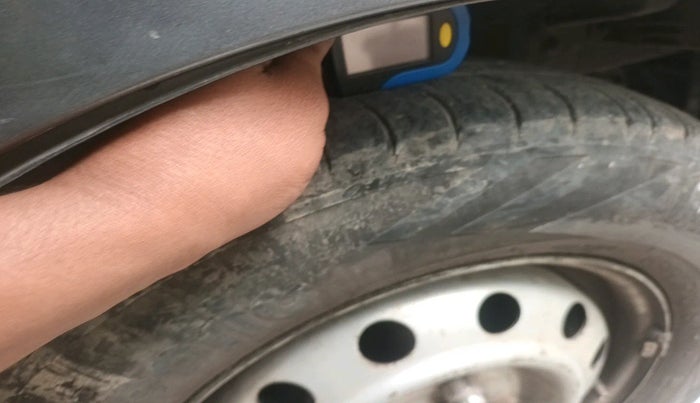 2010 Hyundai i10 ERA 1.1, Petrol, Manual, 1,68,940 km, tyre