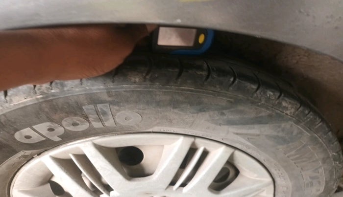 2010 Hyundai i10 ERA 1.1, Petrol, Manual, 1,68,940 km, tyre