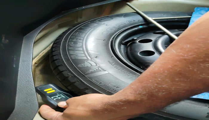 2013 Maruti Swift VDI, Diesel, Manual, 84,865 km, tyre