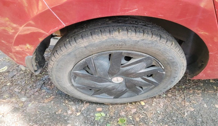 2018 Hyundai Grand i10 MAGNA AT 1.2 KAPPA VTVT, Petrol, Automatic, 1,00,530 km, tyre