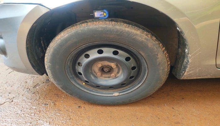 2014 Maruti Swift Dzire VXI, Petrol, Manual, 76,365 km, tyre