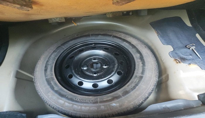 2014 Maruti Swift Dzire VXI, Petrol, Manual, 76,365 km, tyre