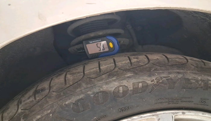 2011 Volkswagen Vento HIGHLINE PETROL AT, Petrol, Automatic, 59,796 km, tyre