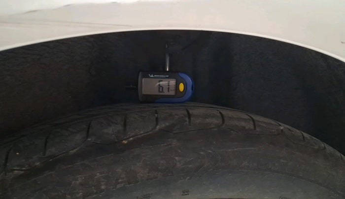 2011 Volkswagen Vento HIGHLINE PETROL AT, Petrol, Automatic, 59,796 km, tyre