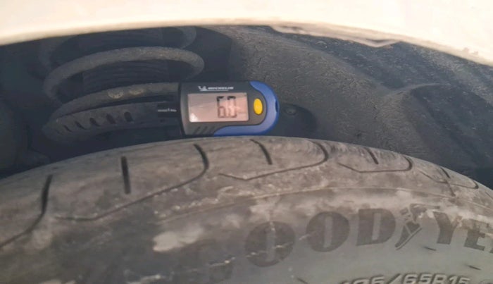 2011 Volkswagen Vento HIGHLINE PETROL AT, Petrol, Automatic, 59,796 km, tyre