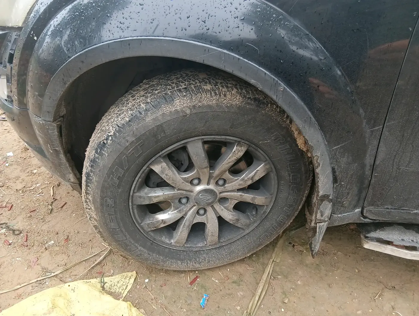 2016 Mahindra XUV500 W10 AT, Diesel, Automatic, 1,27,400 km, tyre