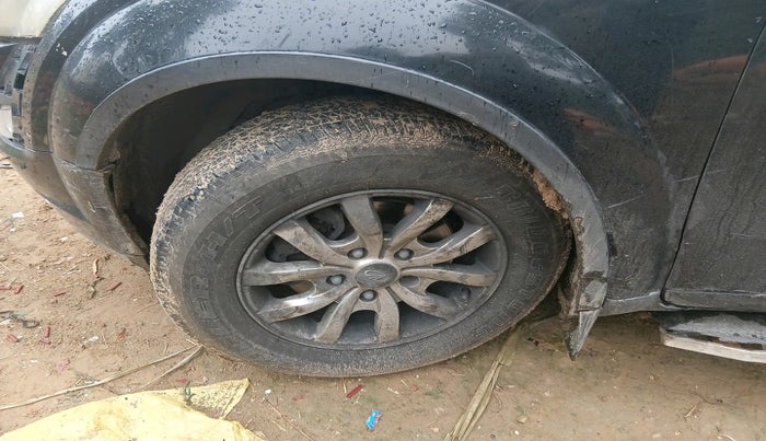 2016 Mahindra XUV500 W10 AT, Diesel, Automatic, 1,22,999 km, tyre